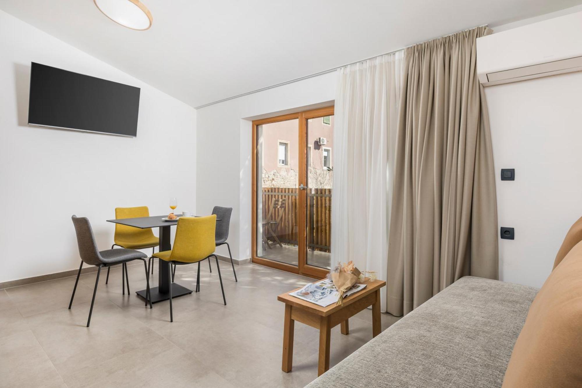 Pula Residence Rooms And Apartments Old City Center ภายนอก รูปภาพ