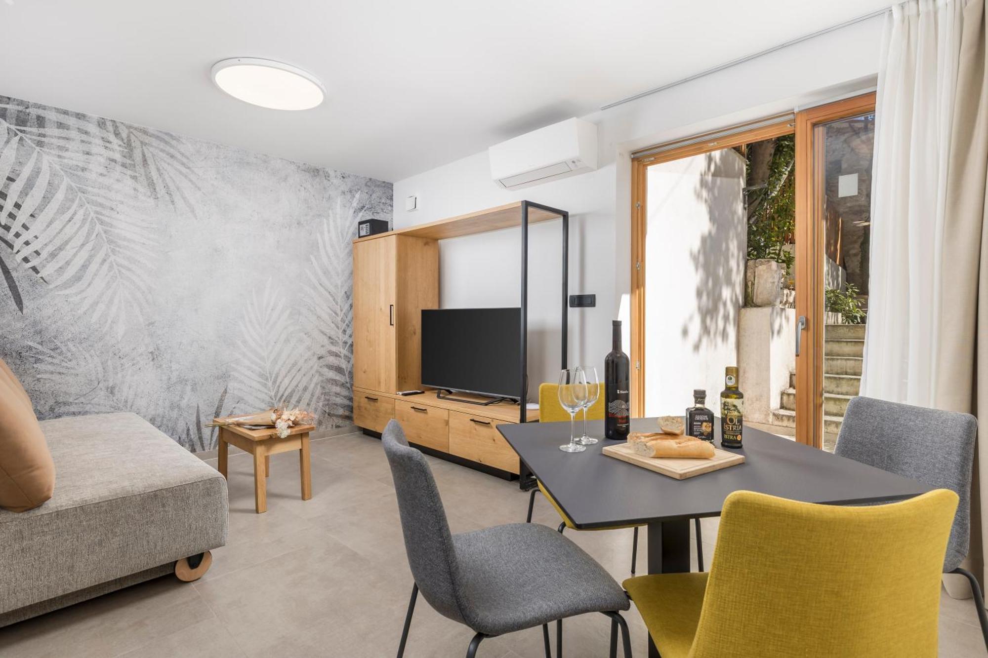 Pula Residence Rooms And Apartments Old City Center ภายนอก รูปภาพ