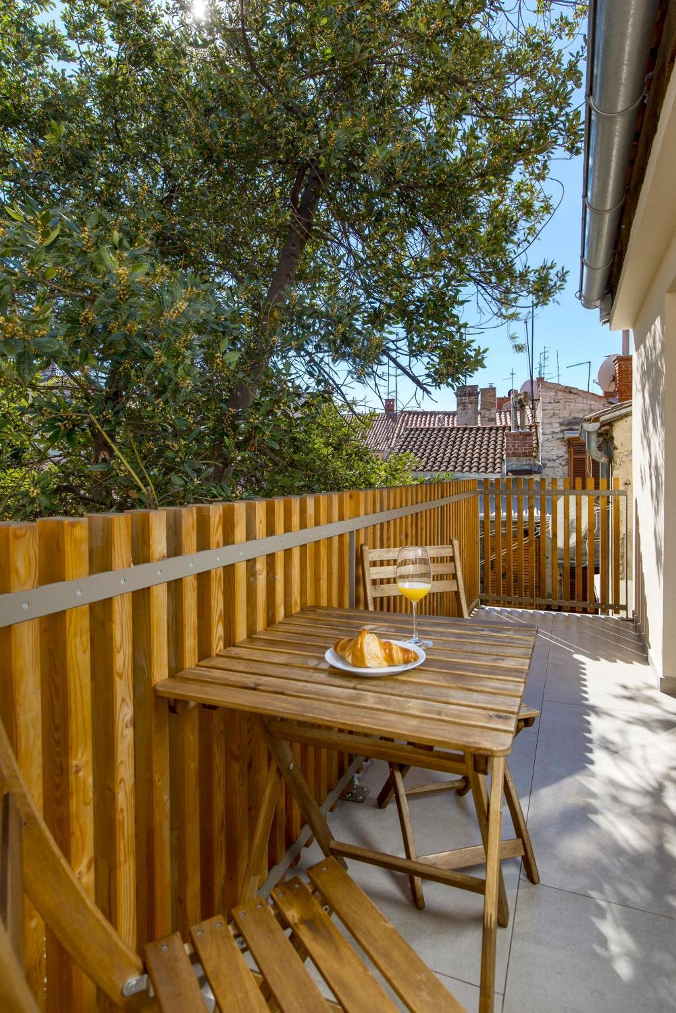 Pula Residence Rooms And Apartments Old City Center ภายนอก รูปภาพ