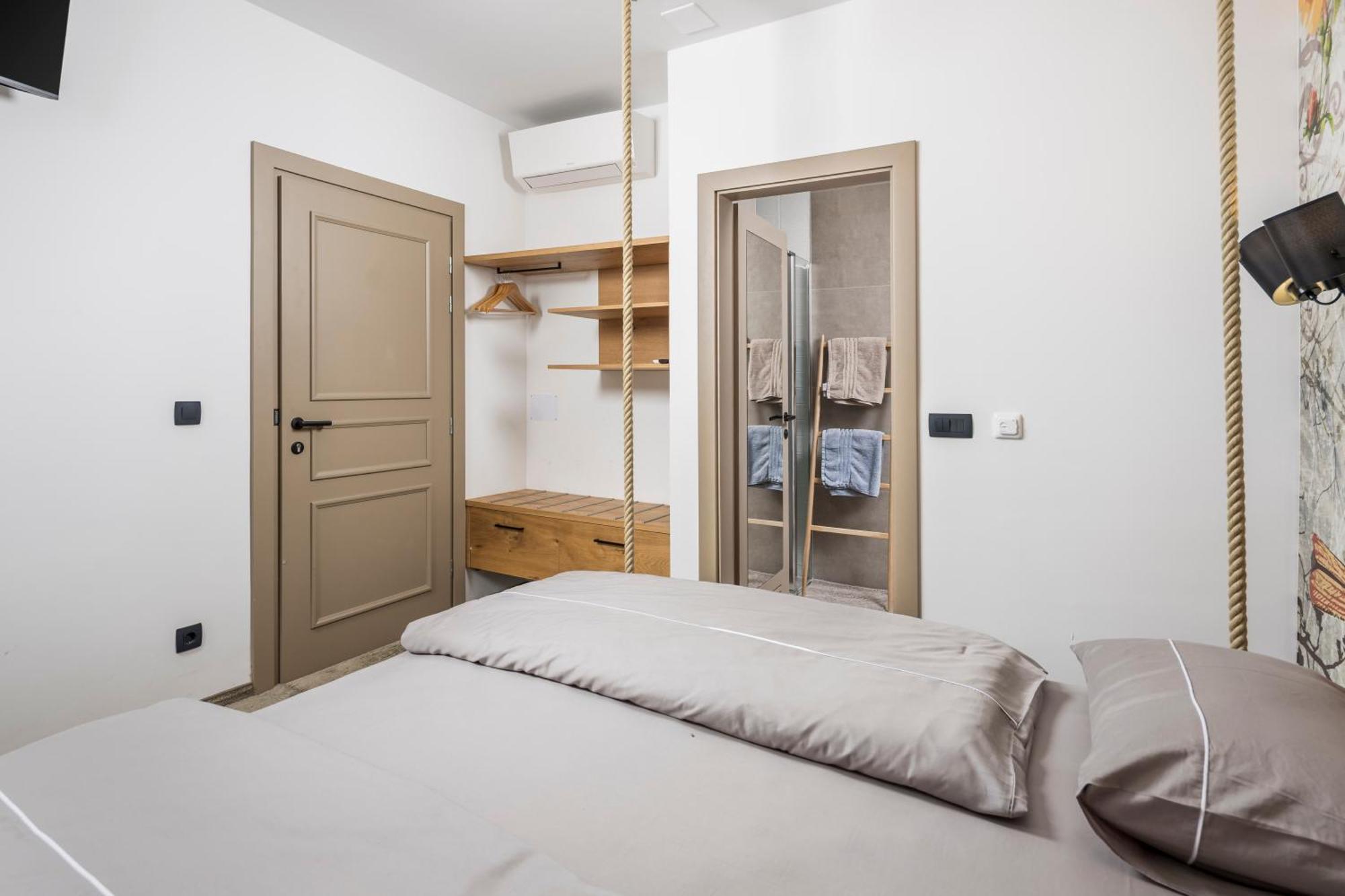 Pula Residence Rooms And Apartments Old City Center ภายนอก รูปภาพ